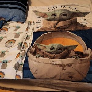 Baby yoga bed sheet set